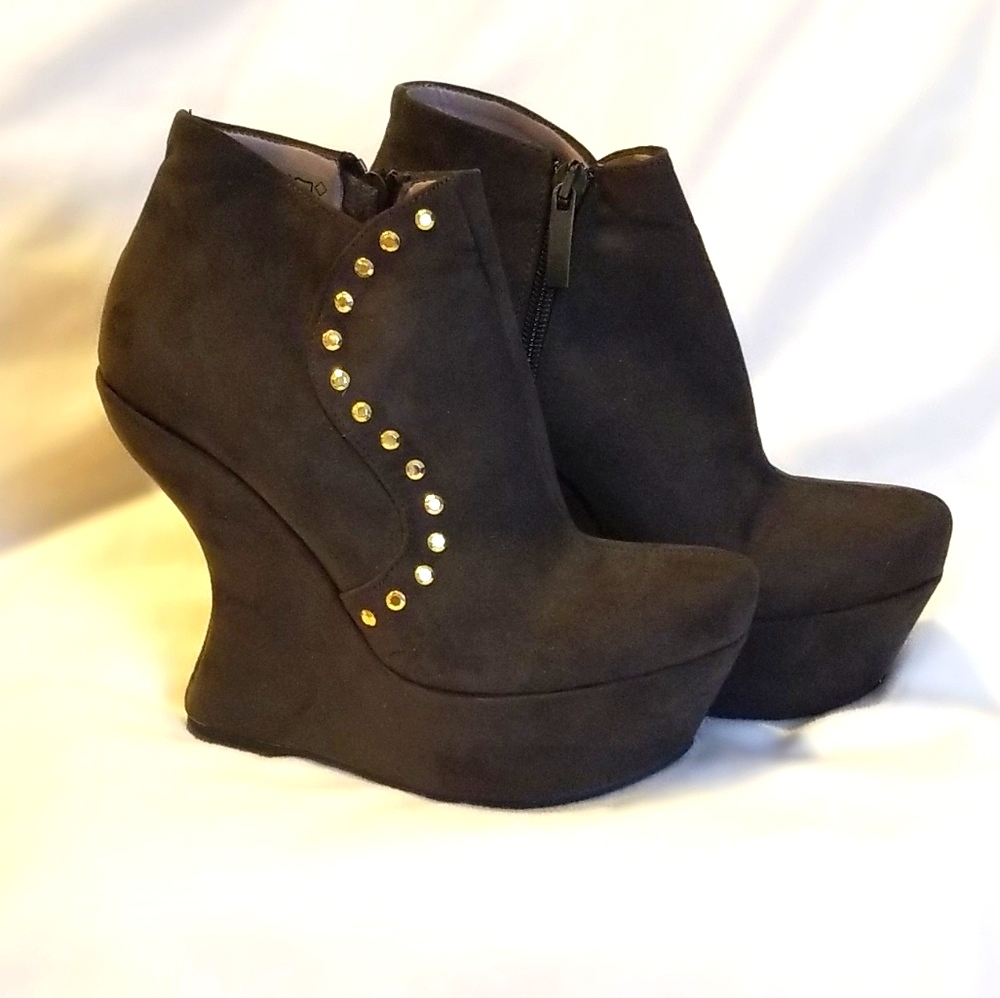 NWOT Ginevra high heel-less suede booties